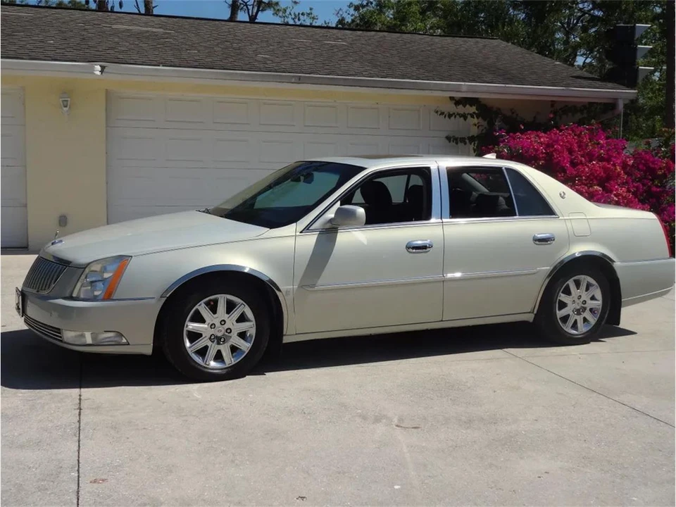 2009 Cadillac - Image 11 of 31