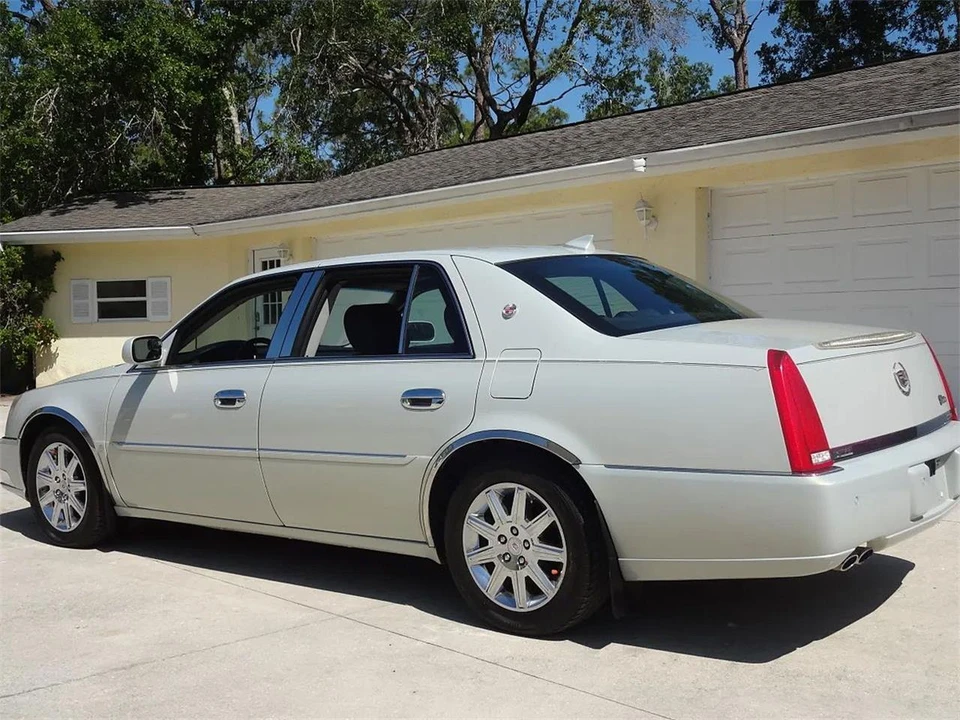 2009 Cadillac - Image 16 of 31