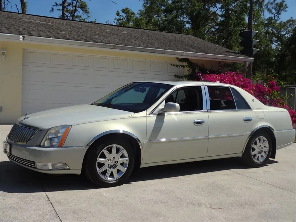 2009 Cadillac - Image 3 of 31