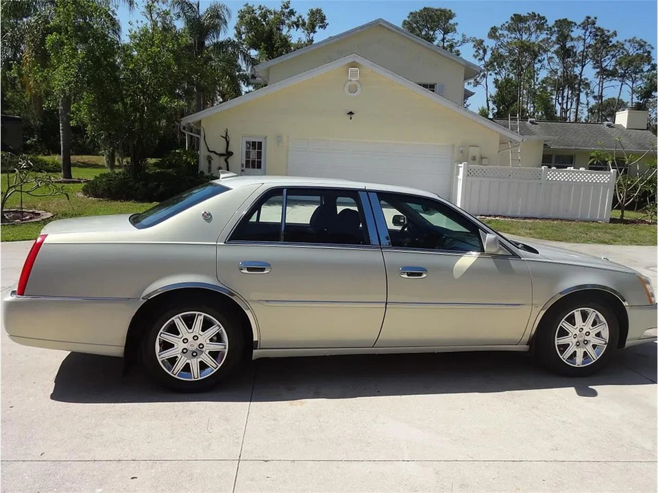 2009 Cadillac - Image 22 of 31