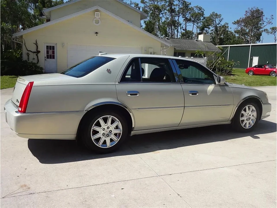 2009 Cadillac - Image 20 of 31