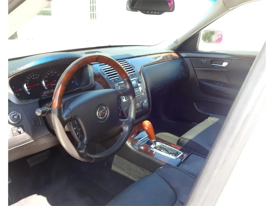 2009 Cadillac - Image 25 of 31