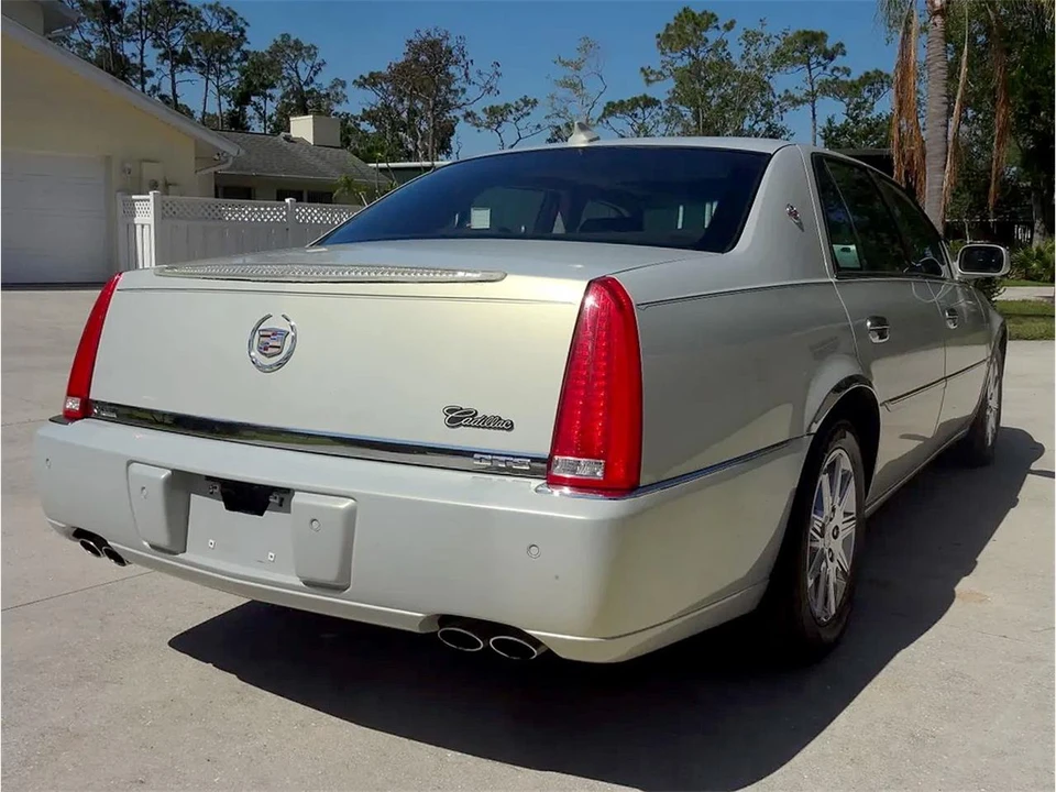 2009 Cadillac - Image 10 of 31
