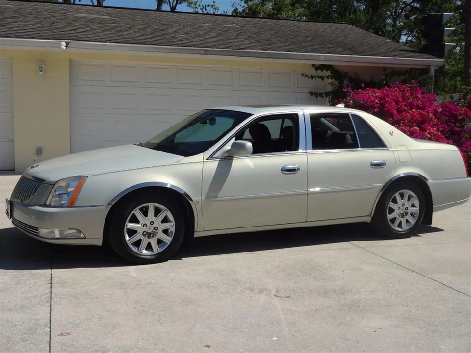 2009 Cadillac - Image 8 of 31