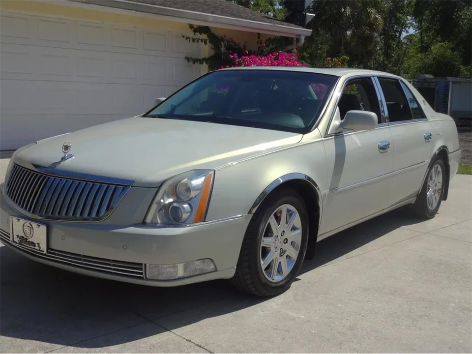 2009 Cadillac - Image 2 of 31