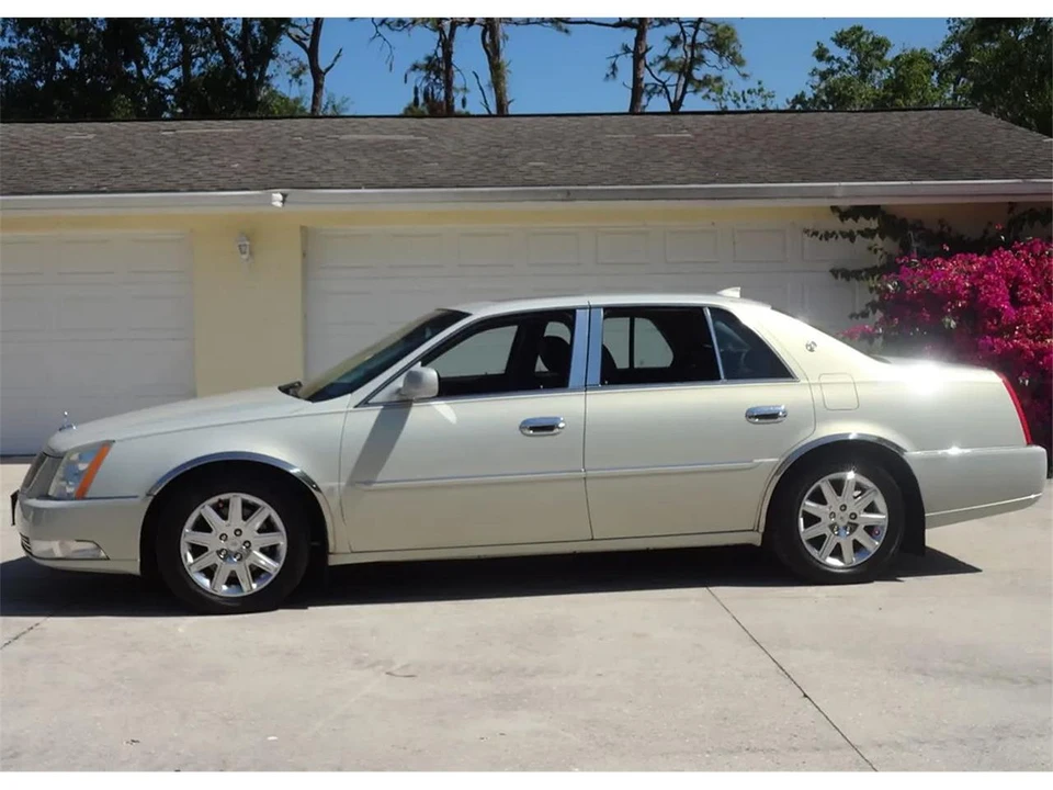 2009 Cadillac - Image 21 of 31