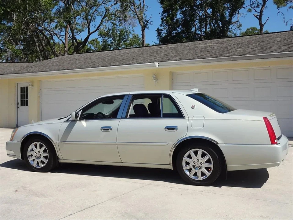2009 Cadillac - Image 17 of 31