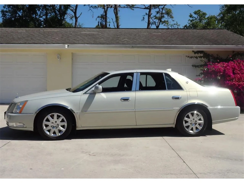2009 Cadillac - Image 19 of 31