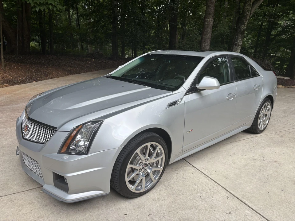 2009 Cadillac CTS-V 2nd Gen - Image 2 of 31
