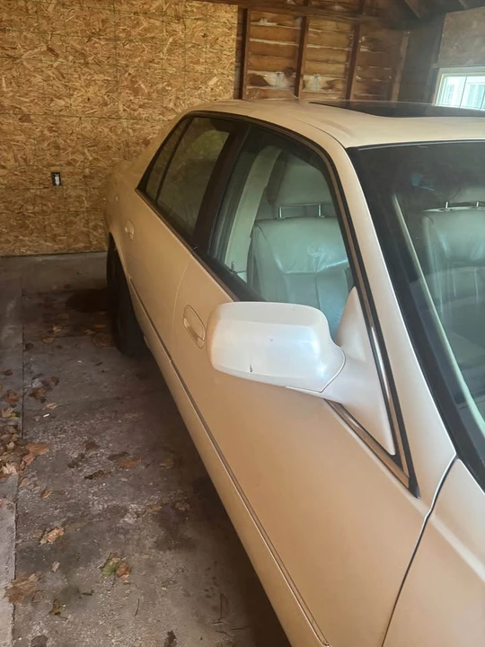 2009 Cadillac DTS - Image 2 of 4