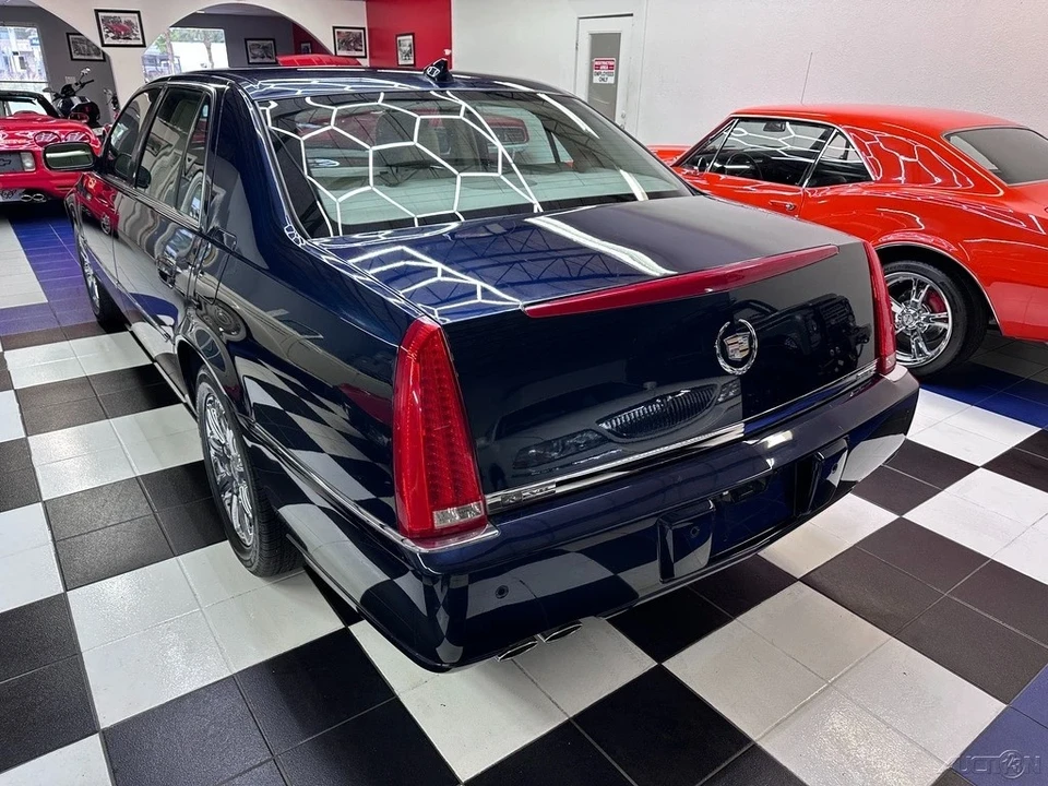 2009 Cadillac DTS - Image 20 of 21