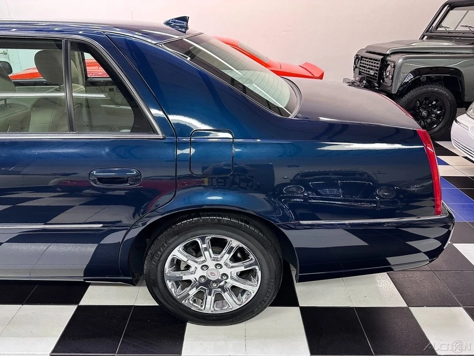 2009 Cadillac DTS - Image 15 of 21