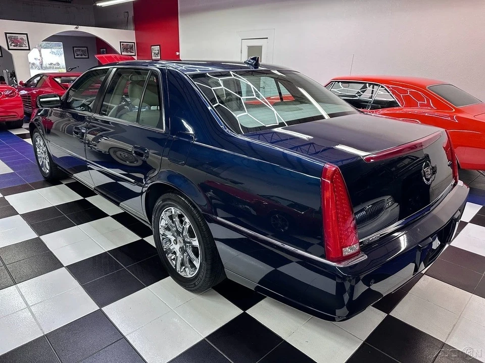 2009 Cadillac DTS - Image 19 of 21