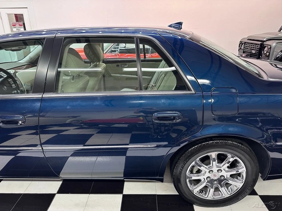 2009 Cadillac DTS - Image 14 of 21