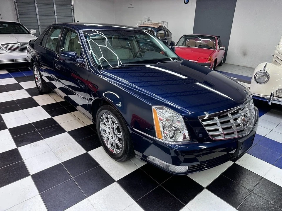 2009 Cadillac DTS - Image 2 of 21