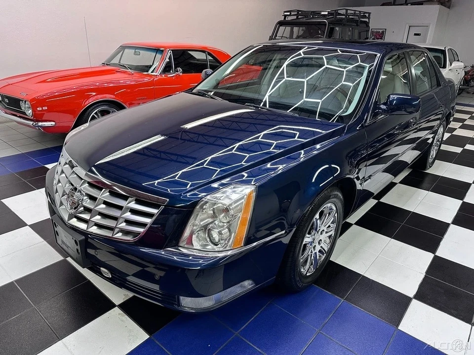 2009 Cadillac DTS - Image 8 of 21