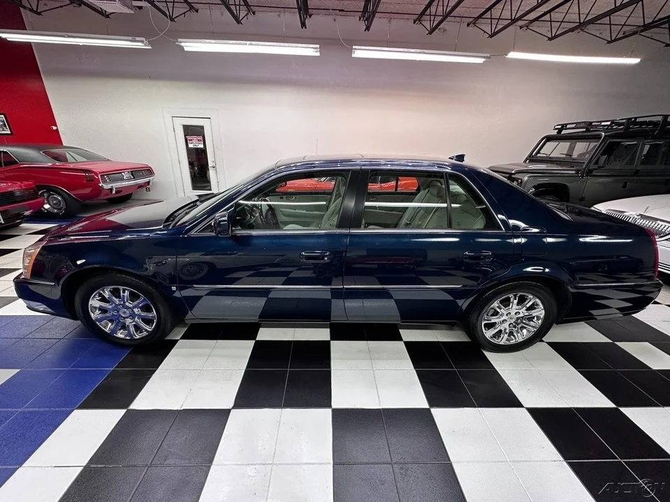 2009 Cadillac DTS - Image 13 of 21