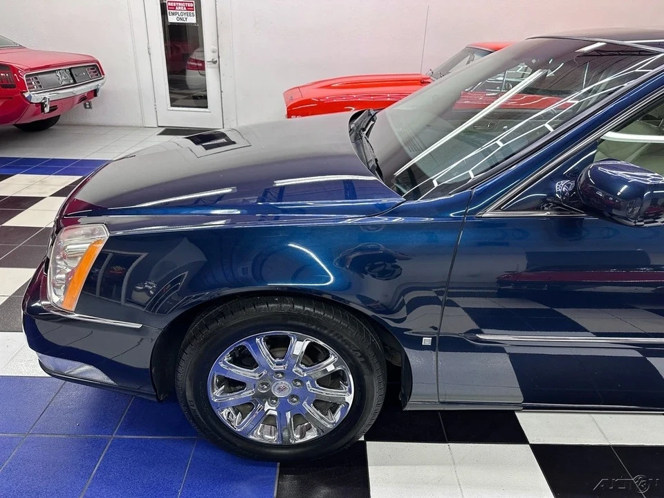 2009 Cadillac DTS - Image 10 of 21