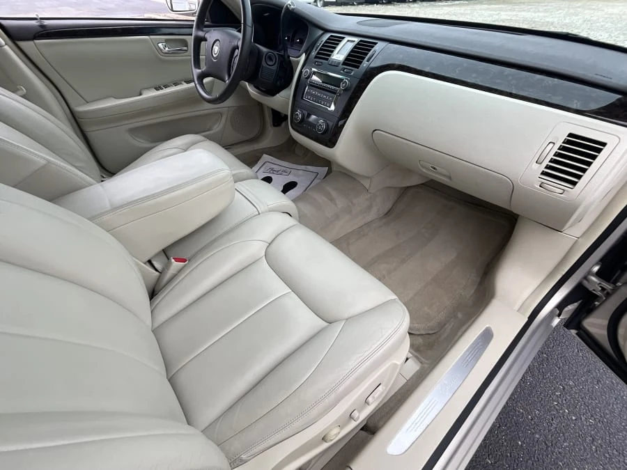 2009 Cadillac DTS - Image 7 of 10