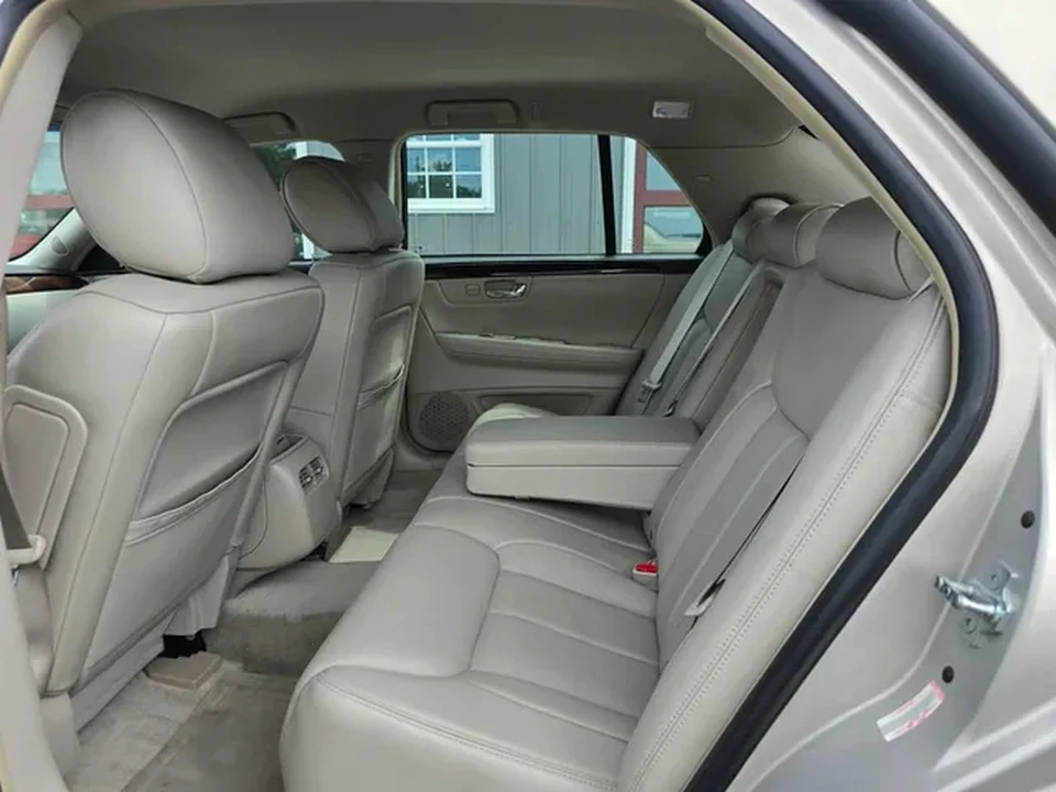 2009 Cadillac DTS - Image 15 of 19