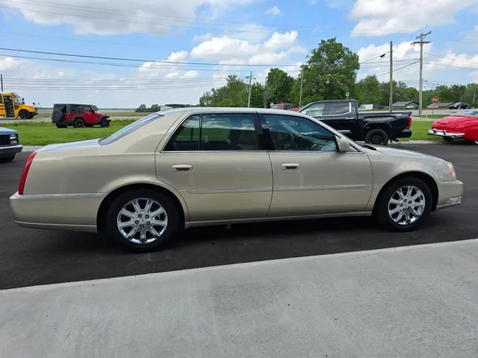 2009 Cadillac DTS - Image 2 of 19