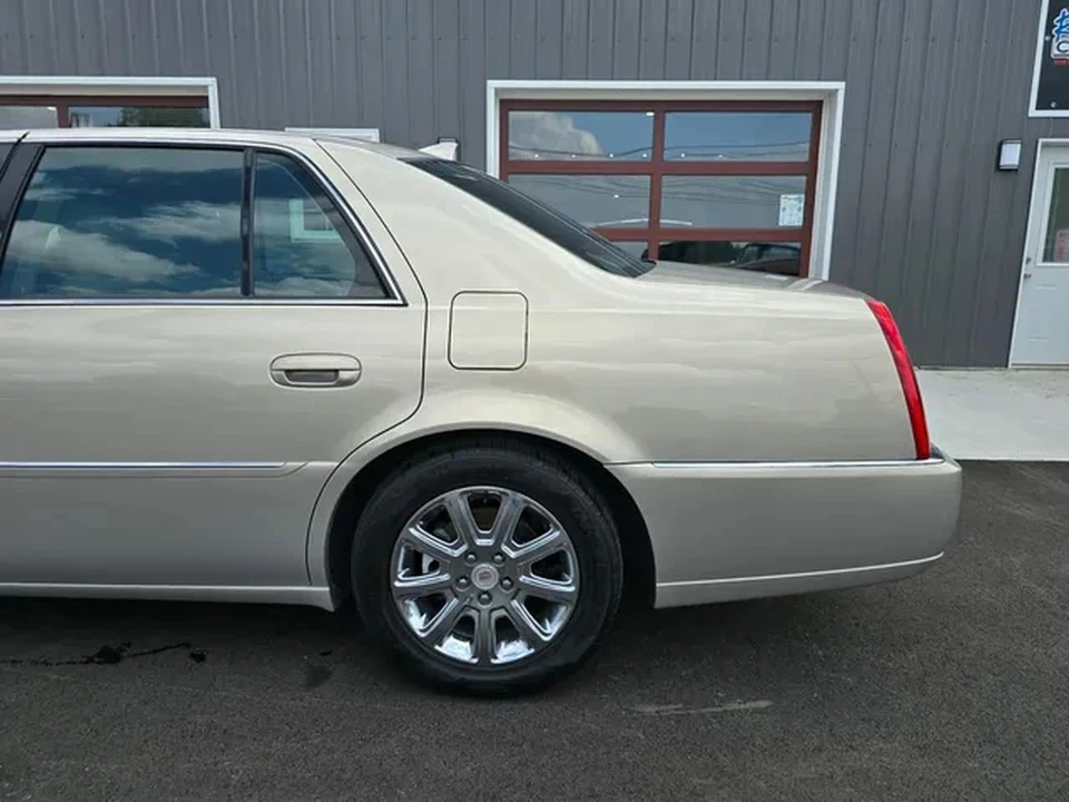 2009 Cadillac DTS - Image 4 of 19