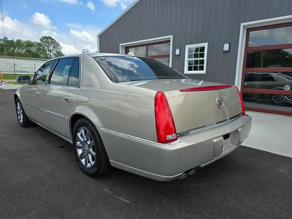 2009 Cadillac DTS - Image 6 of 19