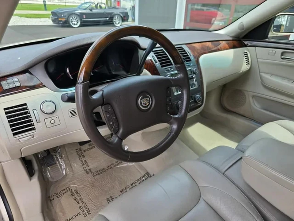 2009 Cadillac DTS - Image 14 of 19