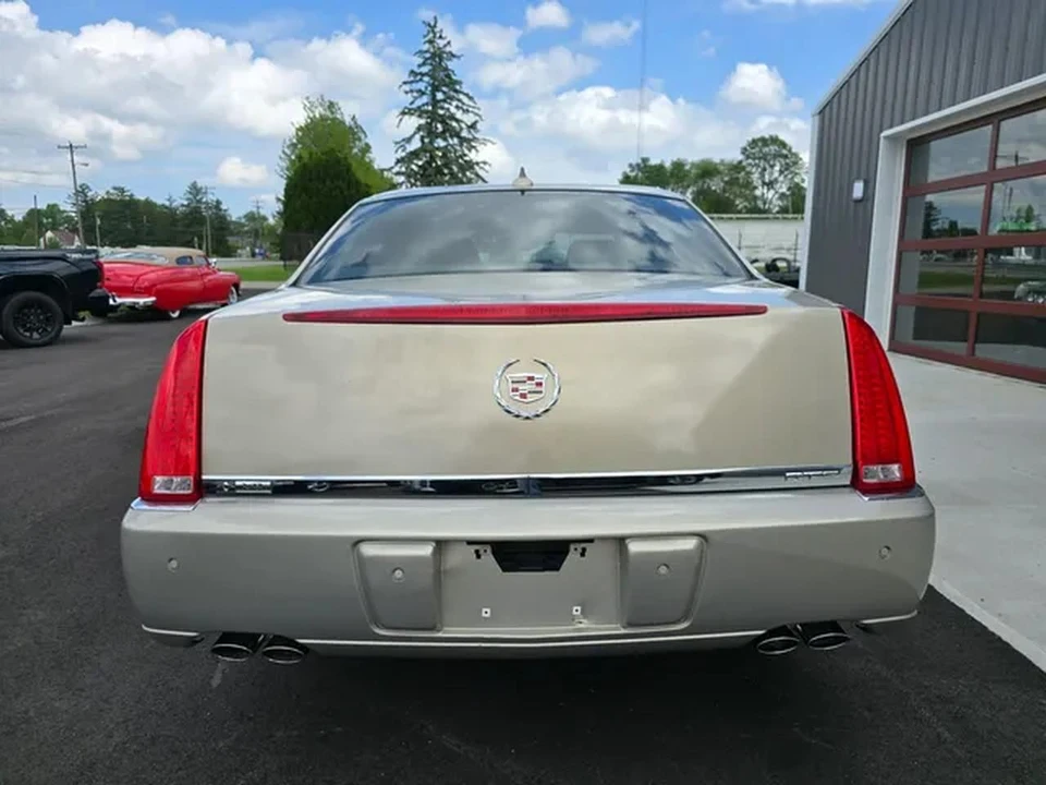 2009 Cadillac DTS - Image 7 of 19