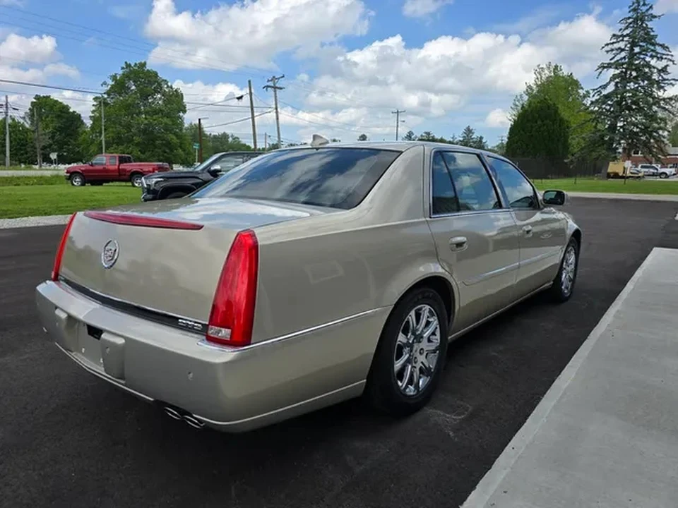 2009 Cadillac DTS - Image 8 of 19