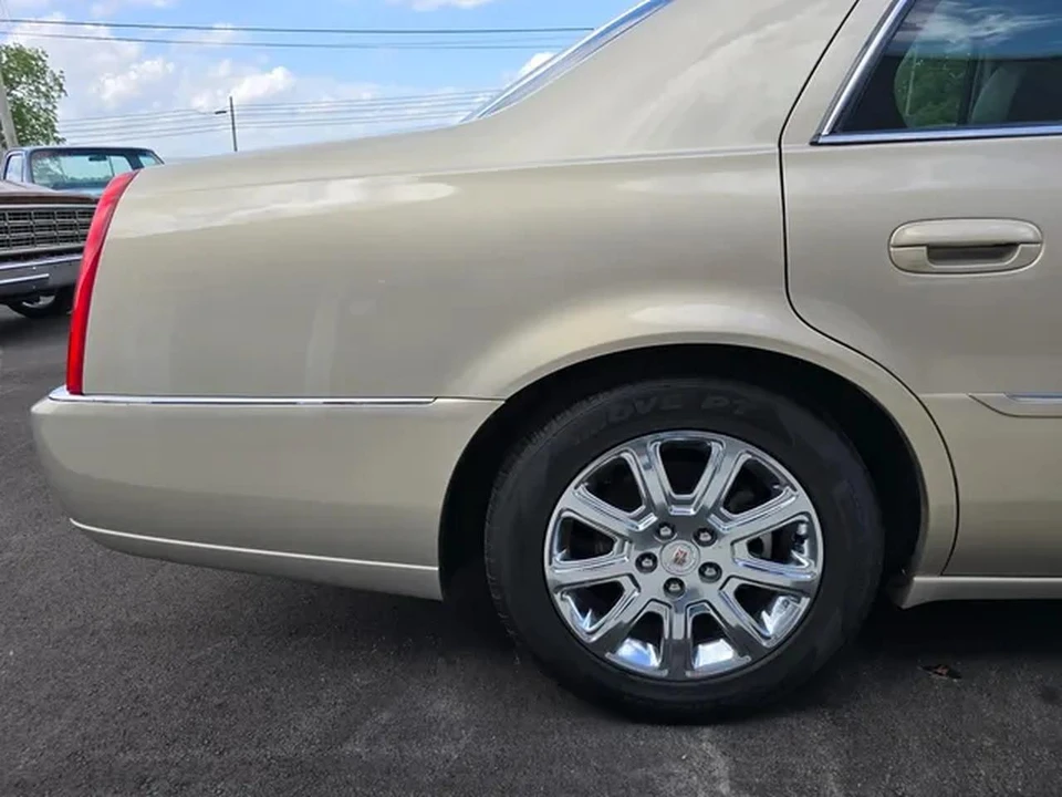 2009 Cadillac DTS - Image 9 of 19