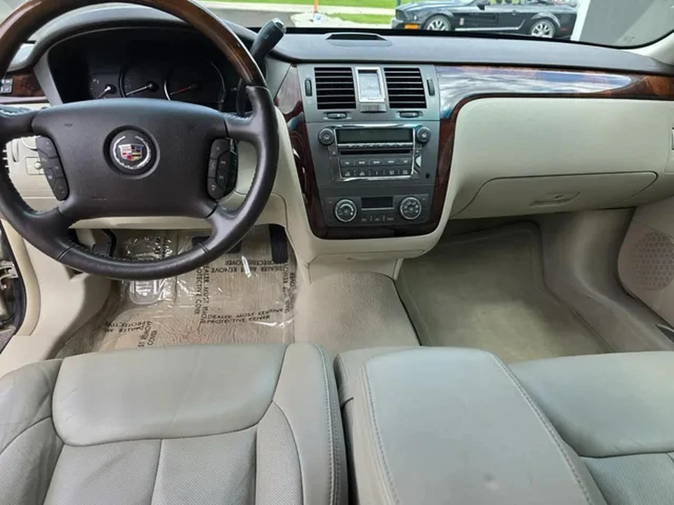 2009 Cadillac DTS - Image 18 of 19