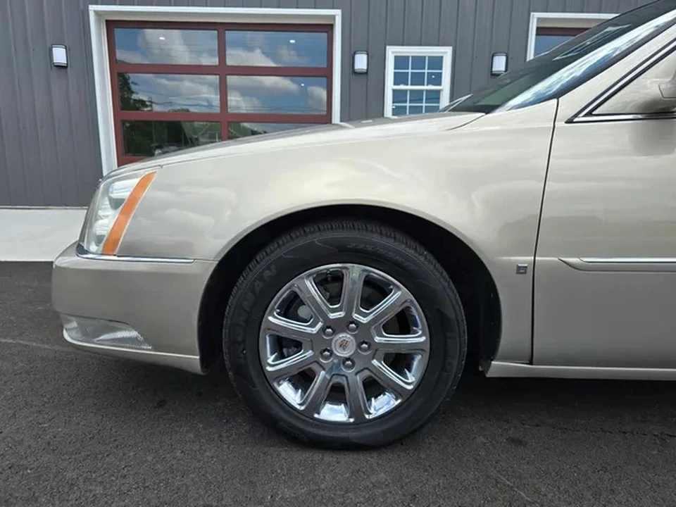 2009 Cadillac DTS - Image 10 of 19