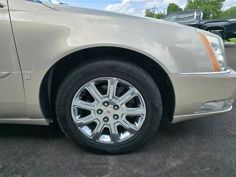 2009 Cadillac DTS - Image 11 of 19
