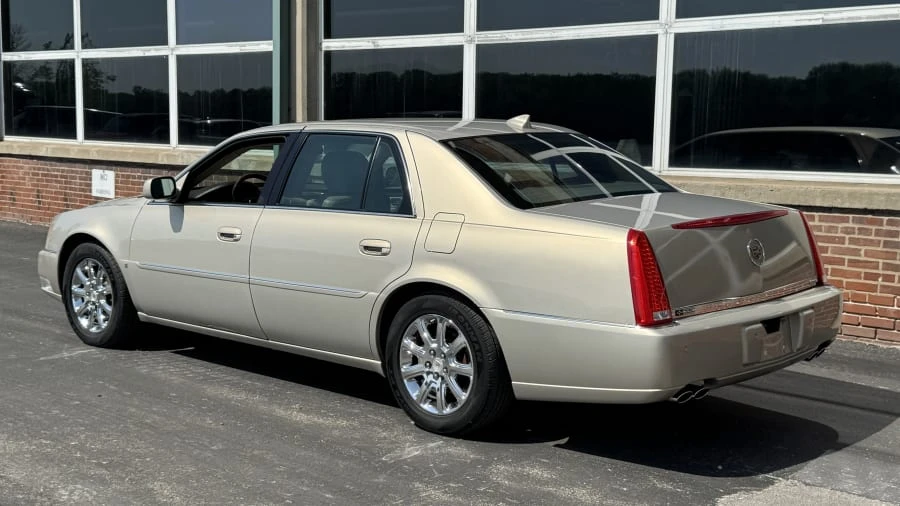 2009 Cadillac DTS - Image 3 of 12