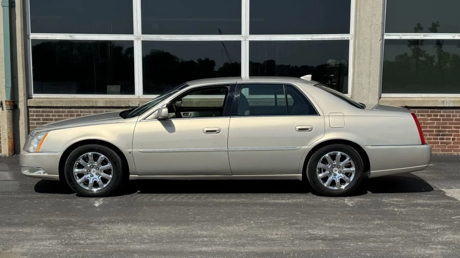 2009 Cadillac DTS - Image 2 of 12