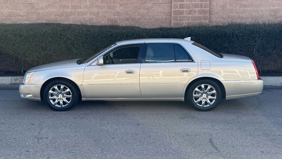 2009 Cadillac DTS - Image 2 of 10