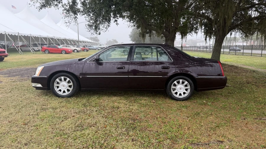 2009 Cadillac DTS - Image 2 of 22