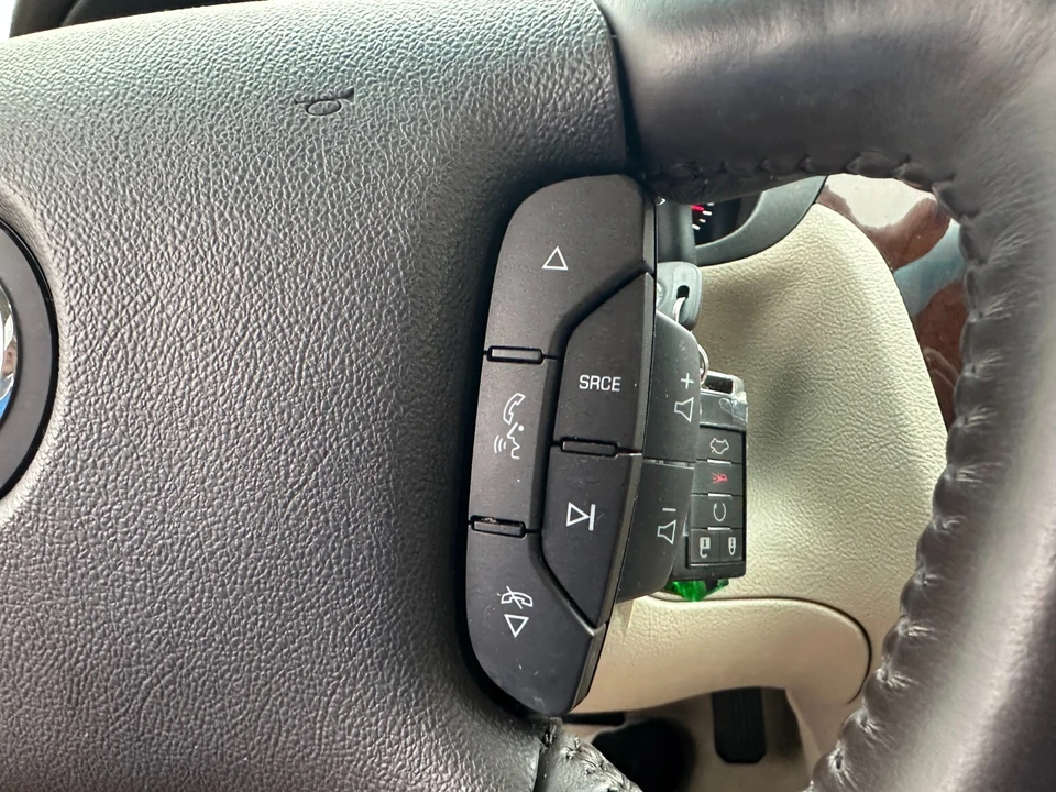2009 Cadillac DTS - Image 11 of 18