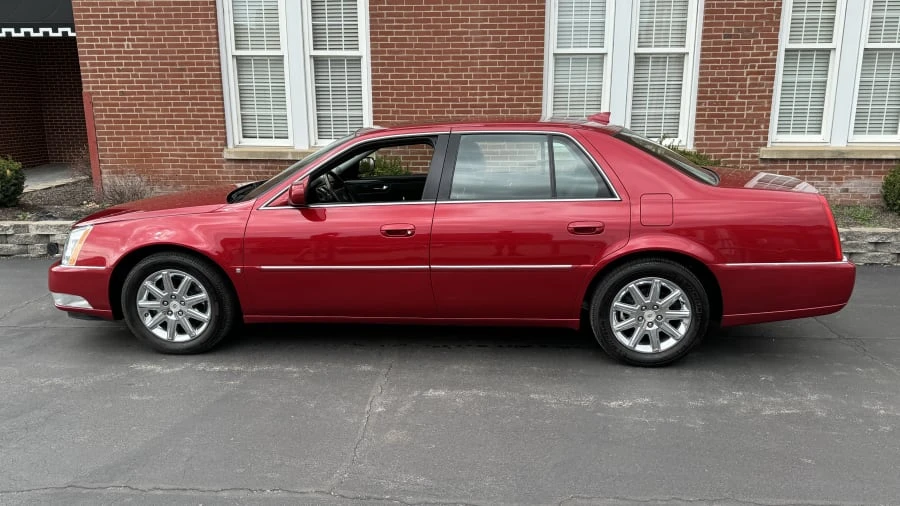 2009 Cadillac DTS - Image 2 of 8