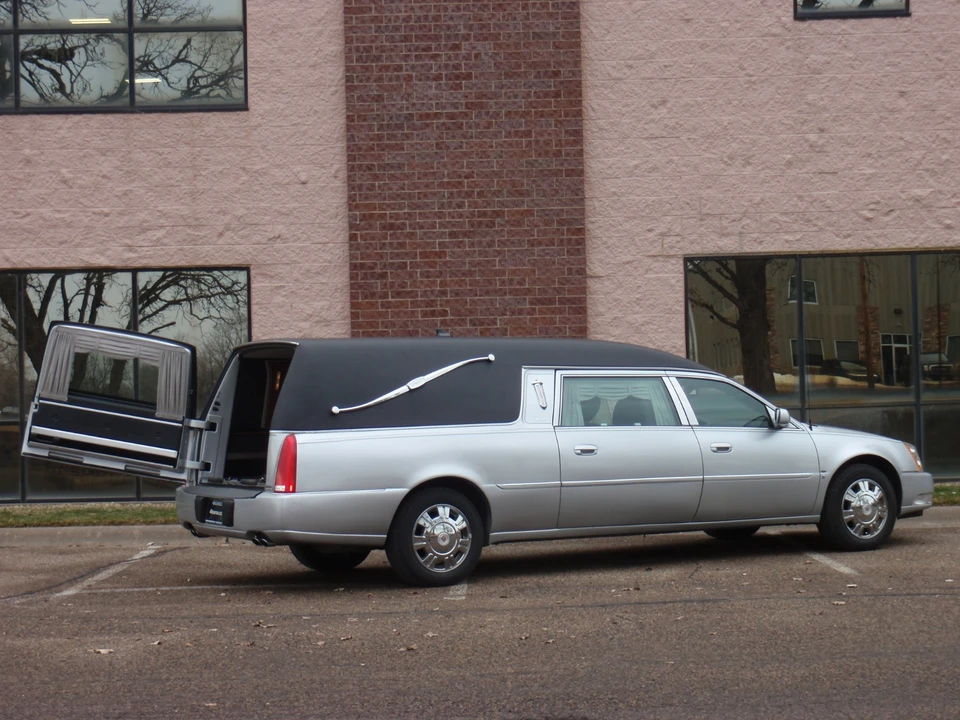 2009 Cadillac DTS - Image 4 of 18