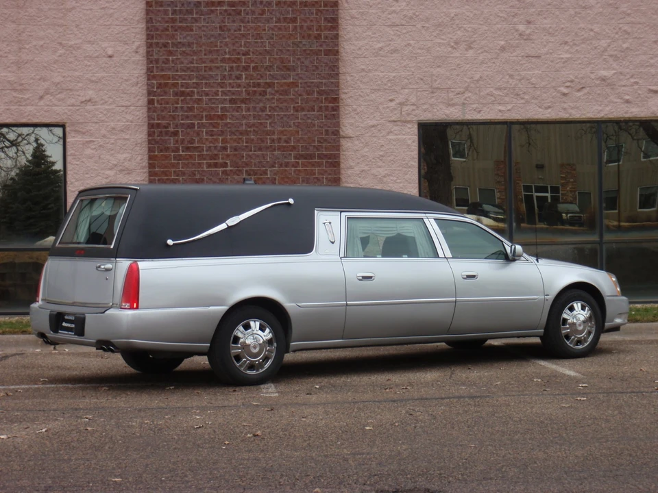 2009 Cadillac DTS - Image 3 of 18