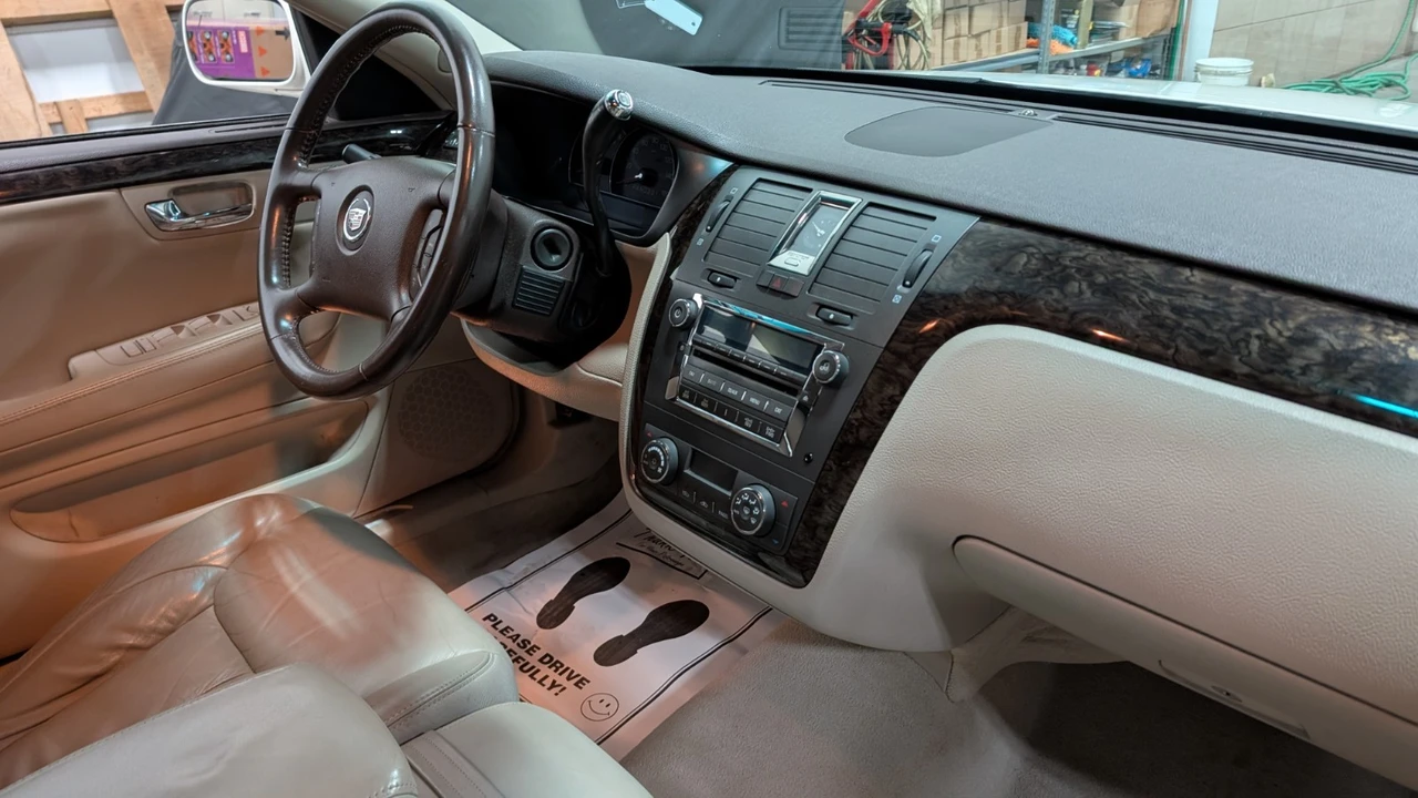 2009 Cadillac DTS - Image 8 of 20