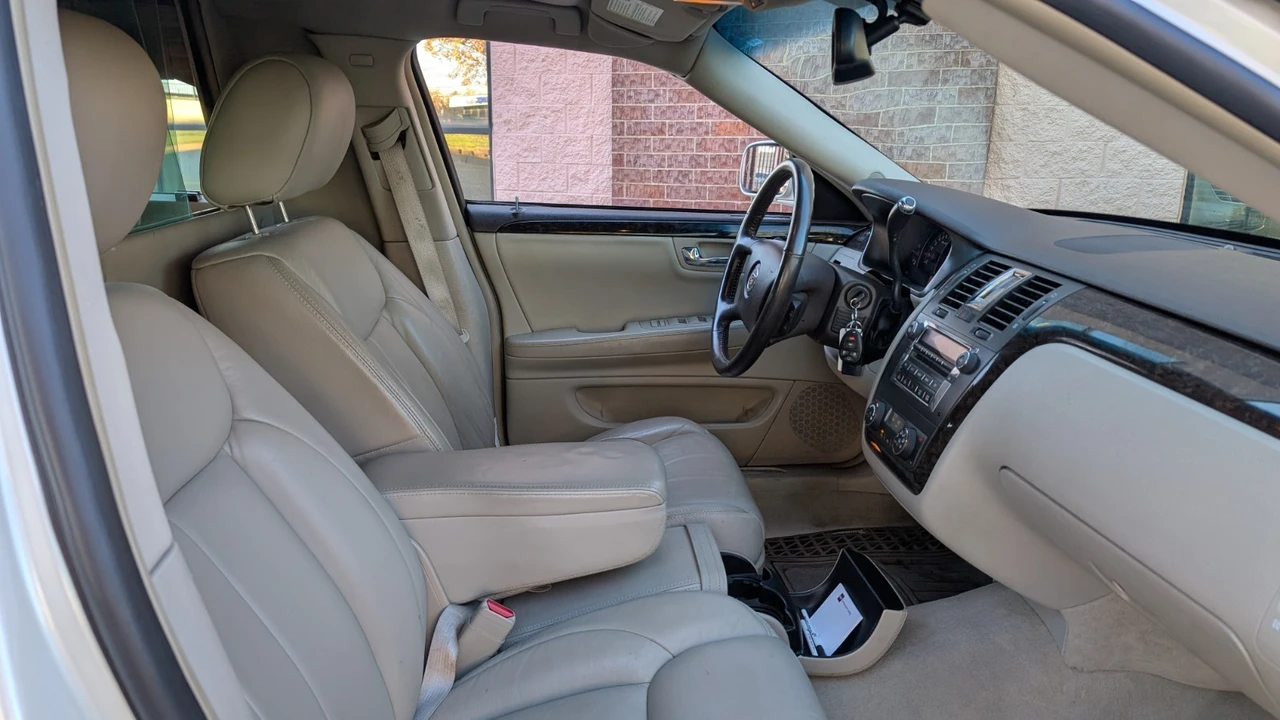 2009 Cadillac DTS - Image 6 of 20