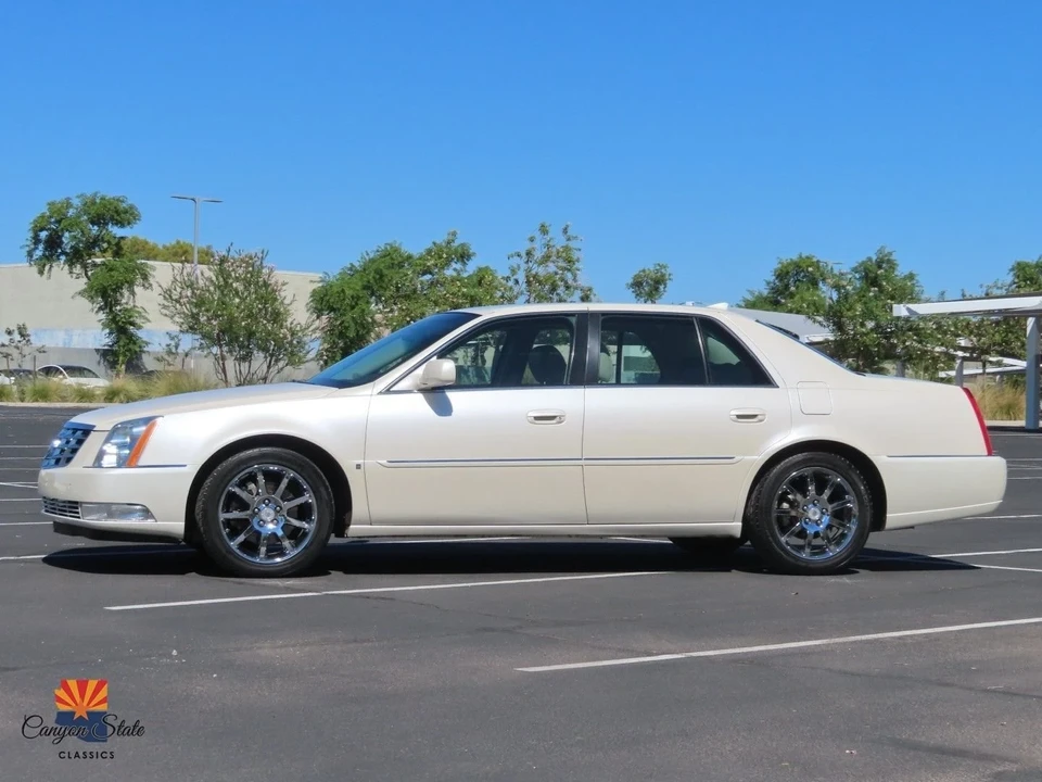 2009 Cadillac DTS - Image 9 of 21