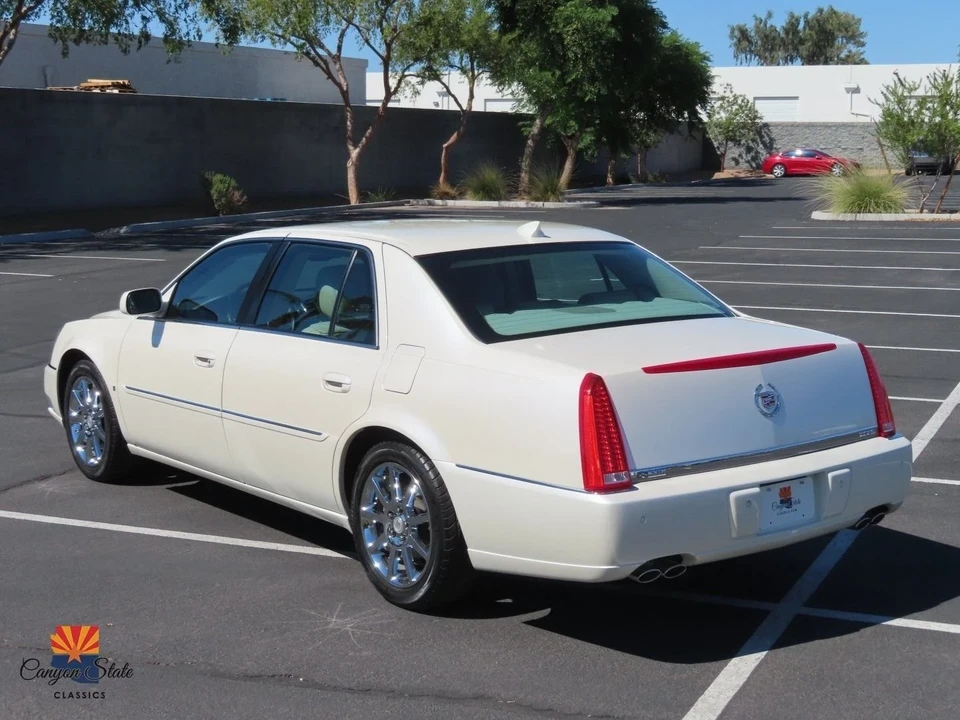 2009 Cadillac DTS - Image 10 of 21