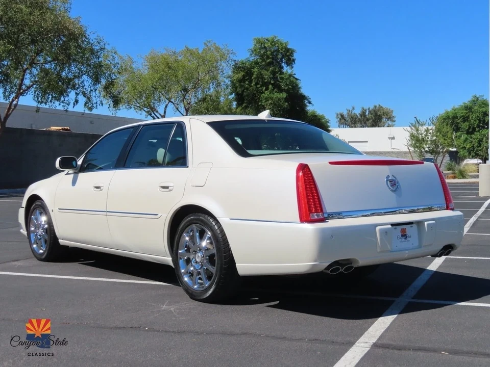 2009 Cadillac DTS - Image 11 of 21