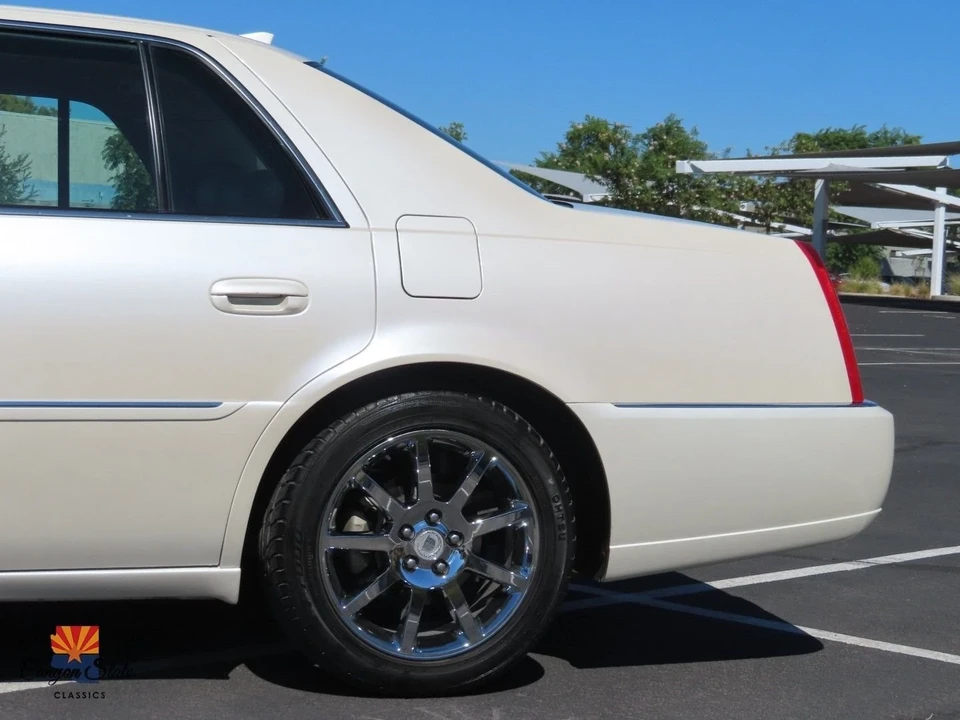2009 Cadillac DTS - Image 19 of 21