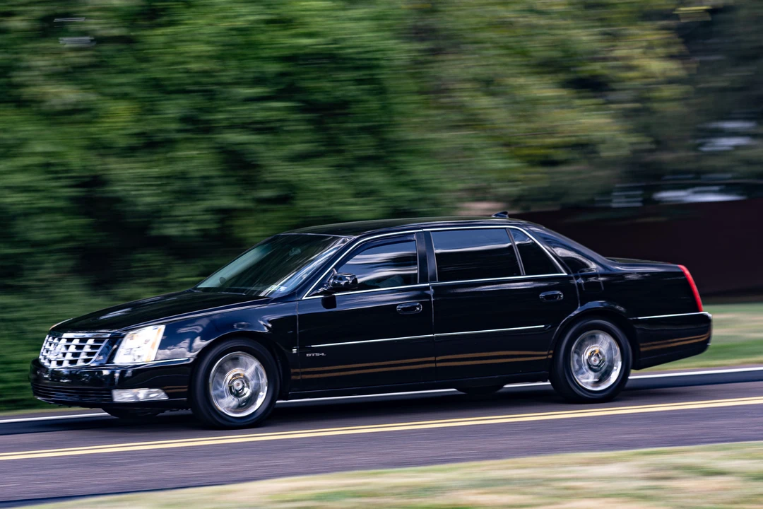 2009 Cadillac DTS - Image 3 of 31