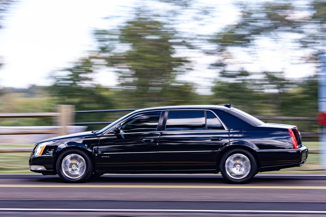 2009 Cadillac DTS - Image 8 of 31